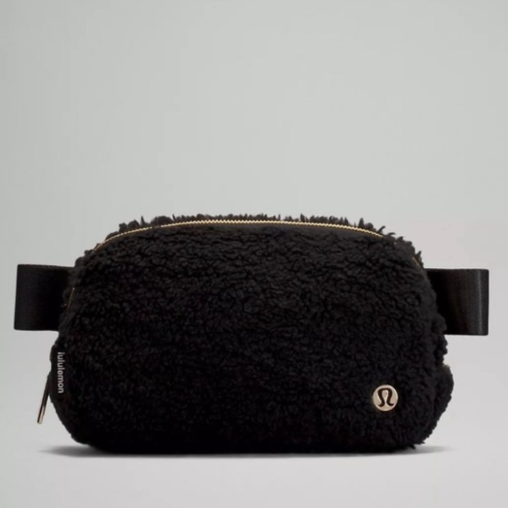 🖤 LULULEMON NWT IN HAND Everywhere Fleece Belt Bag Black